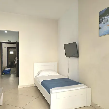 Happy Eri アパート *