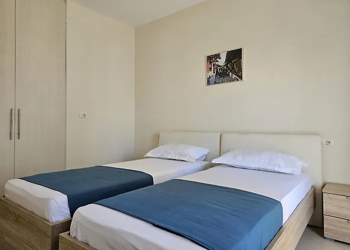 Apartment Happy Eri *